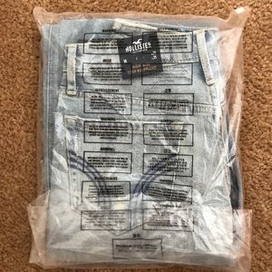 Hollister High Rise Boyfriend Jeans 1R